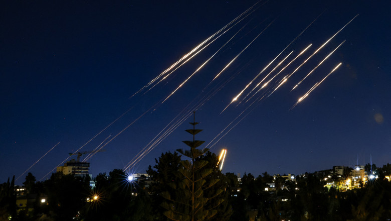 Interpretarea impactului armistițiului declarat de Donald Trump asupra relațiilor dintre Israel, Iran și Fâșia Gaza: Teheranul, afectat, dar nu doborât. 1 analiza ce inseamna armistitiul anuntat de donald trump pentru israel iran si fasia gaza teheranul este slabit dar inca in picioare 685ae9a138ead