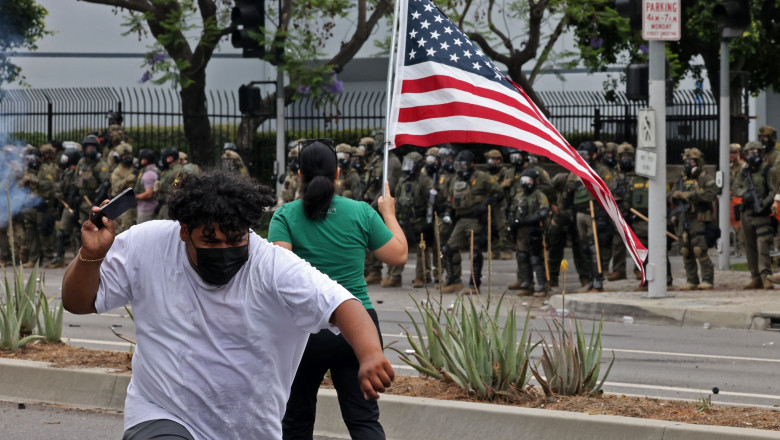 Impactul protestelor împotriva deportărilor inițiate de Donald Trump asupra peisajului politic din SUA: cine are de câștigat? 1 analiza efectele protestelor fata de deportarile initiate de donald trump asupra vietii politice din sua cine si ce ar putea castiga 684ba6c3434fc