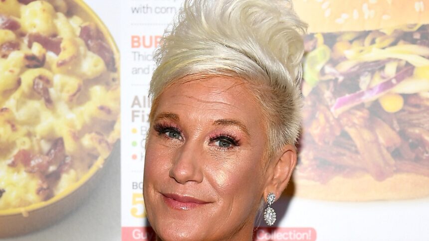 Anne Burrell, descoperită inconștientă în duș de către soțul ei înainte de sosirea echipajului medical 1 anne burrell found unresponsive in shower by husband before ems arrived 68533c21b3488