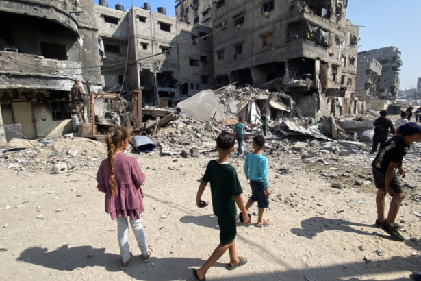 apararea civila din gaza spune ca 36 de oameni au fost ucisi de fortele israeliene focuri de arma in apropierea unui centru umanitar 6844586ec8560