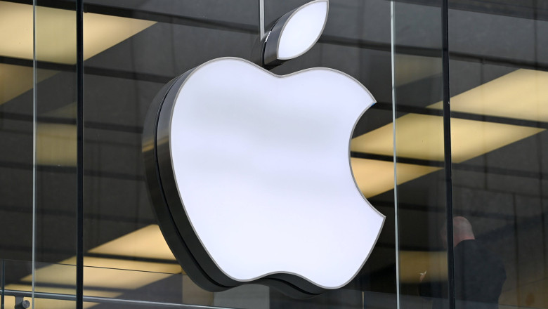 Apple, acuzată de acționari pentru promovarea exagerată a avansului în inteligența artificială, cu pierderi semnificative în urma scandalului 1 apple data in judecata pentru ca ar fi exagerat progresul in ai actionarii reclama pierderi uriase 6857a5751397b