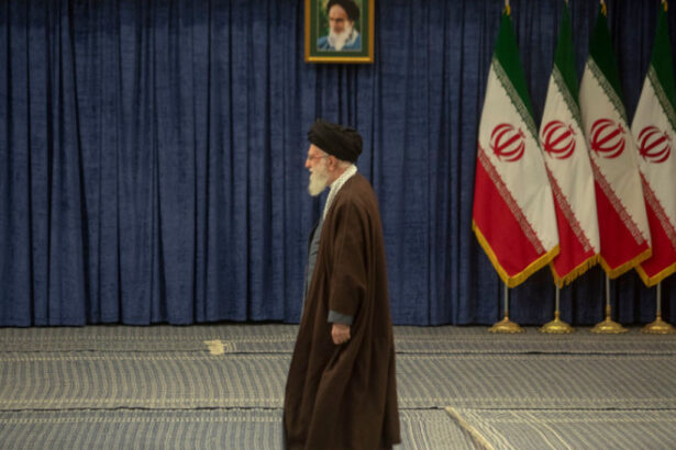 ayatollahul khamenei trece prin cel mai dificil moment de cand e liderul religios al iranului are 86 de ani si sta intr un buncar 685902a82c33e