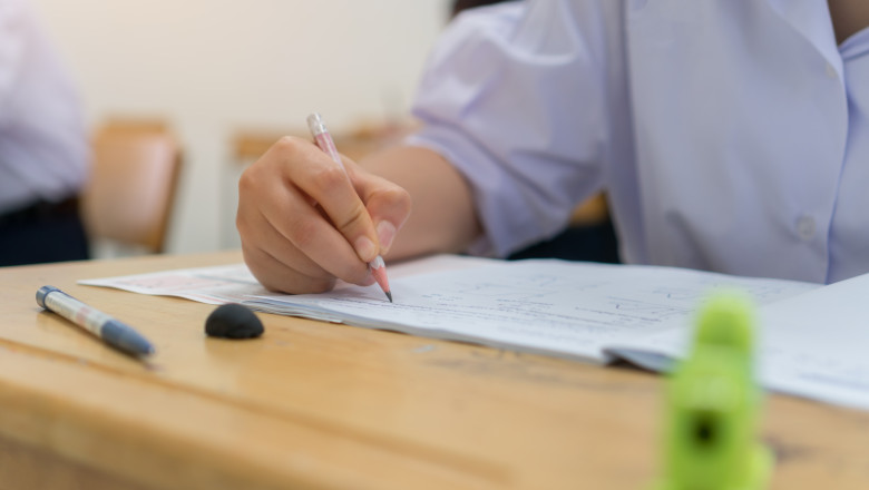 Arădean anchetat pentru implicare în fraudarea examenului de BAC, oferind elevilor echipamente de spionaj 1 barbat din arad cercetat pentru complicitate la fraudarea examenului de bac a furnizat elevilor microfoane si camere ascunse 685035640dc3a