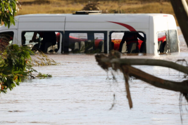 bilant dramatic al inundatiilor din africa de sud cel putin 90 de persoane si au pierdut viata din cauza viiturilor 685151e9b7d70