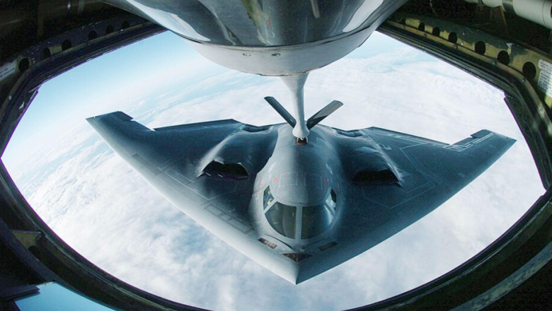 Avioane B-2 invizibile ale SUA în drum spre baza Diego Garcia din Oceanul Indian, acompaniate de opt aeronave cisternă 1 bombardiere b 2 stealth ale sua se indreapta spre baza diego garcia din oceanul indian sprijinite de opt avioane cisterna 6856c351c3685