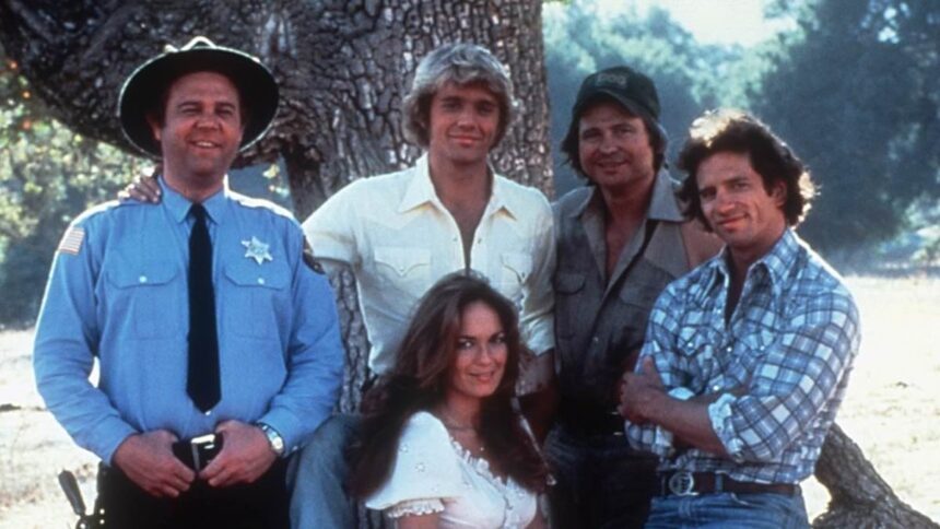Tragedie în lumea divertismentului: actorul Richard Hurst, cunoscut din Dukes of Hazzard, a decedat la 79 de ani, cu doar câteva zile înainte de un eveniment dedicat fanilor. 1 breaking newsdukes of hazzard actor richard hurst is dead at 79 tv star passed away days before planned fan event 685e051d60052