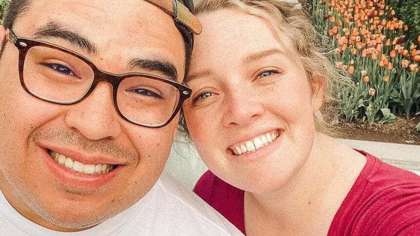 Tragedie în lumea influencerilor: Tanner Martin și-a anunțat moartea la doar 30 de ani, la câteva săptămâni după venirea pe lume a primului său copil. 1 breaking newstanner martin is dead at 30 influencer announces his own death in video weeks after birth of his first child 685cd7429f750