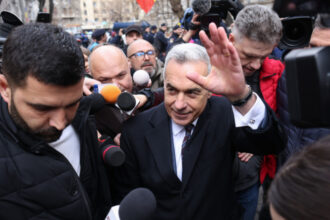 calin georgescu chemat azi la parchetul general in dosarul in care e acuzat ca a citat la tv din zelea codreanu 685e30e9d44a4