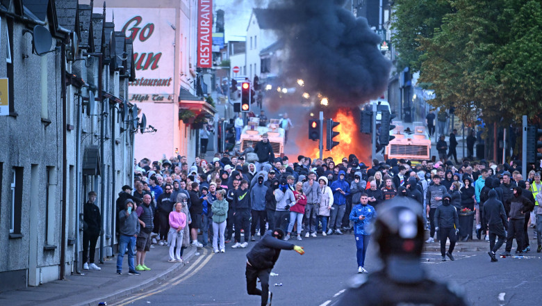 Nicușor Dan comentează violențele din Irlanda de Nord generate de o tentativă de viol comisă de cetățeni români 1 ce spune nicusor dan despre situatia din irlanda de nord unde au izbucnit violente dupa o tentativa de viol a unor romani 6849cebdc6444