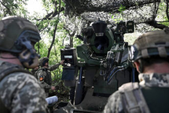 cel mai fierbinte punct de pe linia frontului kievul spune ca vladimir putin a mobilizat peste 100 000 de soldati la pokrovsk 685ee8b024767