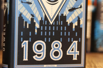 cele mai furate carti in rusia sunt romanul 1984 de george orwell si constitutia 68544df56aba3