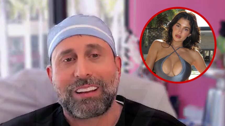 Chirurgul vedetă 'Dr. Miami' bănuiește că Kylie Jenner nu dezvăluie întreaga poveste, dar îi mulțumește pentru afaceri 1 celeb surgeon dr miami suspects kylie jenners not telling full truth but thanks her for business 684b1fabb51d2