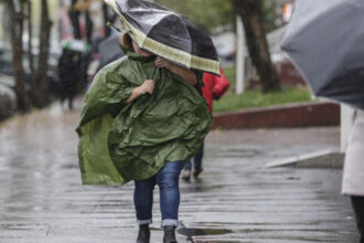 cod galben de vant in estul romaniei saptamana incepe cu un cod galben de canicula 686101ca40331