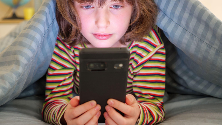 Comisia Europeană afirmă că nu dispune de autoritatea necesară pentru a restricționa accesul tinerilor la platformele sociale 1 comisia europeana considera ca nu are prerogativa de a decide interzicerea accesului minorilor la retelele sociale 6849e010a5128