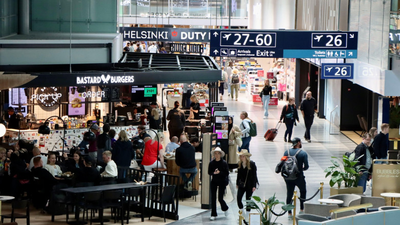 Aeroportul cu reguli stricte: Pasagerii neascultători riscă sancțiuni de minimum 500 de euro, direct de pe card 1 compania aeriana care promite sa penalizeze pasagerii indisciplinati cu cel putin 500 de euro amenda se trage direct de pe card 684c4403347ff