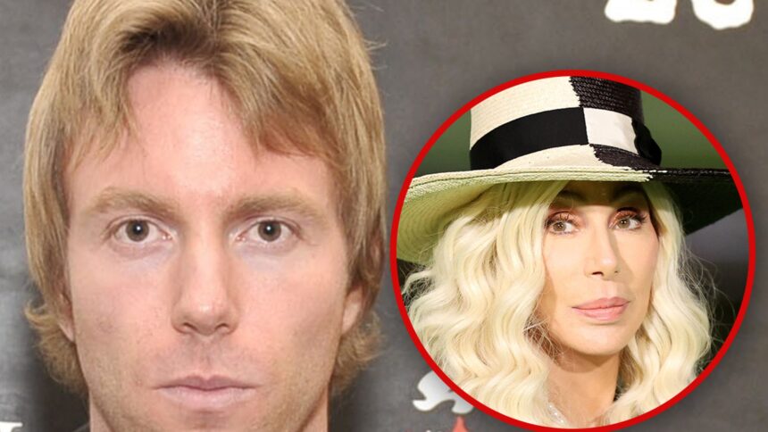 Autoritățile descoperă droguri în locuința lui Elijah Blue Allman, fiul lui Cher, după un incident de supradoză 1 cops find drugs inside chers son elijah blue allmans home after overdose 685044bbb54be