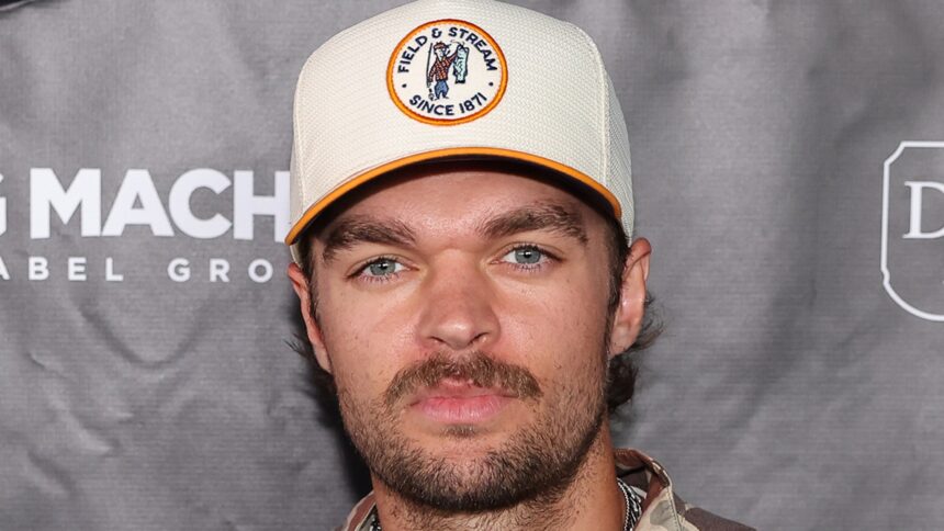 Tragedia din Nashville: Conner Smith, cântărețul de muzică country, implicat într-un accident mortal la trecerea de pietoni 1 country singer conner smith behind the wheel in crosswalk death of nashville woman 684752e5dceda