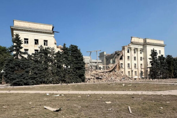 creaturi complet bolnave reactia lui zelenski dupa ce rusia a doborat cu bombe cladirea administratiei din herson 6841d9c218882