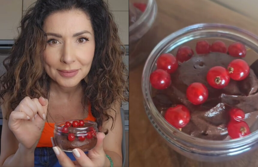 Deliciul de ciocolată cu rom care îl încântă pe Carmen Brumă. Ingredientul inedit pe care îl dezvăluie vedeta: „Vei crede că sunt nebună dacă îți spun ce am aici!” 1 crema de ciocolata cu rom desertul preferat al lui carmen bruma ingredientul surprinzator folosit de vedeta o sa zici ca s nebuna daca spun ce am aici 684afa7ef1717