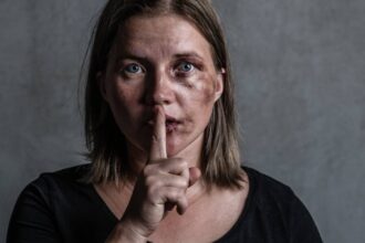 cum recunoastem o femeie abuzata o femeie care se afla intr o relatie abuziva are nevoie de intelegerea celor din jur si de ascultare fara a fi judecata 68510d992a0dd