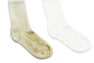 cum sa albesti sosetele patate folosind un ingredient din bucatarie nu ai nevoie de clor 683dc481a50b9