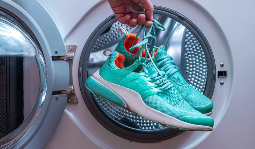 Secrete pentru a-ți revitaliza adidașii fără spălare în mașină: trucuri care îi transformă ca noi 1 cum sa cureti adidasii fara sa i bagi la masina de spalat trucul care ii face sa arate ca noi 68406e7e393c5