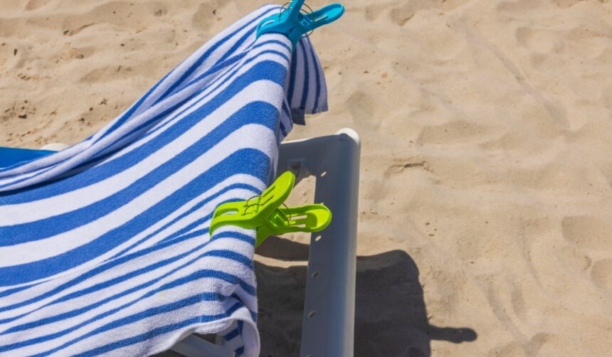 Ghid practic pentru spălarea prosoapelor de plajă: Secretul care le menține culorile vibrante și textura moale 1 cum sa speli prosoapele de plaja trucul care nu le decoloreaza si le pastreaza pufoase 6851195a13fa5