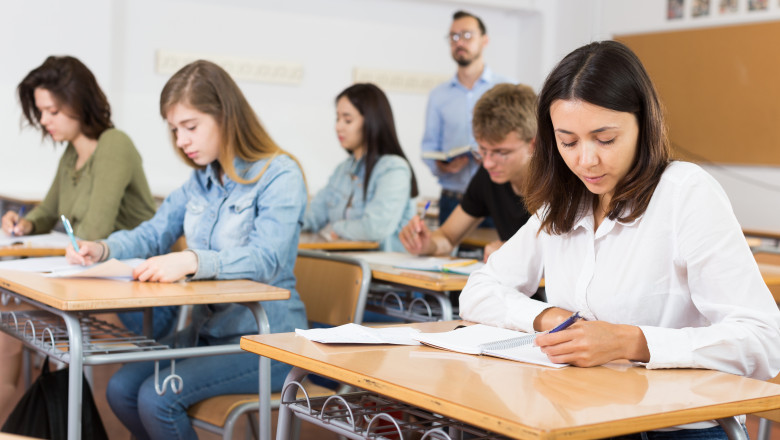 Metoda de calcul al mediei pentru bacalaureat 2025: Cerințele minime pentru fiecare disciplină 1 cum se calculeaza media la bacalaureat 2025 ce nota minima trebuie obtinuta la fiecare proba 6846a64277ce7