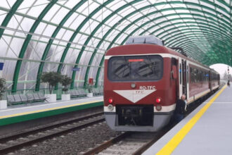 degajari de fum la automotorul unui tren care circula catre aeroportul henri coanda circulatia a 3 trenuri de calatori a fost afectata 68591da42589a