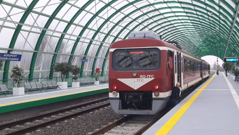 Fum îngrijorător la motorul unui tren în direcția Aeroportului Henri Coandă, provocând întârzieri pentru 3 trenuri de pasageri 1 degajari de fum la automotorul unui tren care circula catre aeroportul henri coanda circulatia a 3 trenuri de calatori a fost afectata 68591da42589a