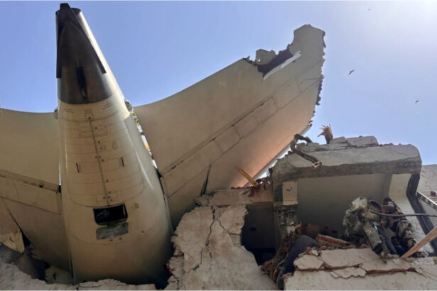 dezastre aviatice cu un singur supravietuitor fata salvata din jungla dupa 11 zile si stewardesa care a cazut de la 10 000 de metri 684cfcf1790f6