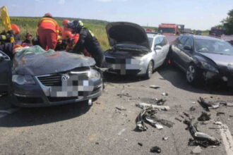 doi copii si doi adulti au fost transportati la spital dupa un accident pe dn 19 in care au fost implicate patru masini 68505b7f57714