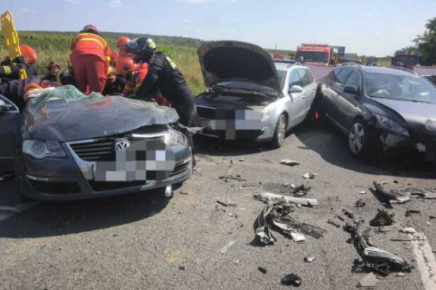 doi copii si doi adulti au fost transportati la spital dupa un accident pe dn 19 in care au fost implicate patru masini 68505b7f57714