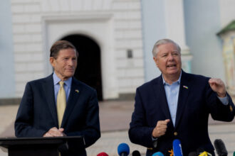 doi senatori americani avertizeaza ca moscova se pregateste de o noua ofensiva putin il ia de fraier pe presedintele trump 683d43889e9ab