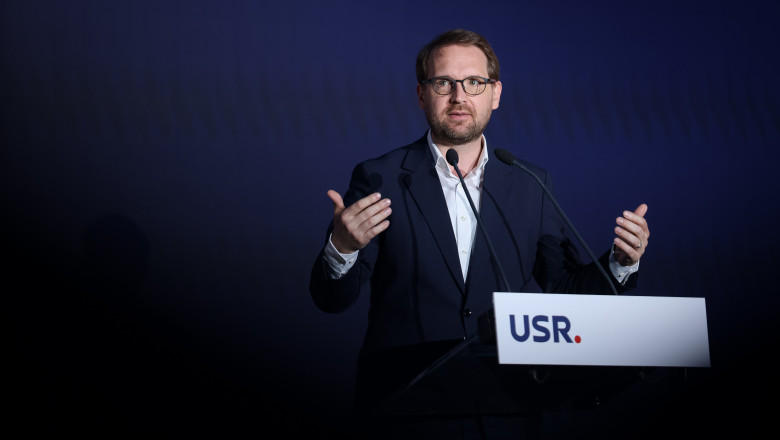 Dominic Fritz: După un an de așteptare, încă nu am cetățenia română. O experiență autentic românească 1 dominic fritz inca nu sunt roman in acte de peste un an stau la coada cea mai romaneasca experienta ever 685694a53f305