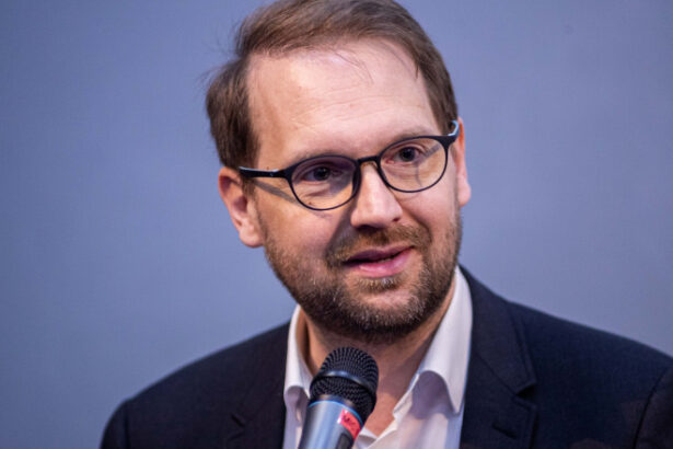 dominic fritz trebuie sa terminam cu o politica externa in forma de roman ghiocel 68569bac3f9b6