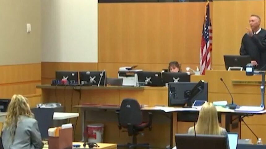 Mama apocalipsei, exclusă din sala de judecată după un conflict cu judecătorul, arată imaginile 1 doomsday mom kicked out of court after feud with judge video shows 68442f2d114f3