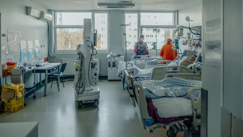 Investigarea deceselor controversate de la Spitalul „Pantelimon”: urmărire penală extinsă pentru patru medici de la ATI, descinderi și percheziții în desfășurare 1 dosarul deceselor suspecte de la spitalul pantelimon s a extins urmarirea penala fata de patru medici ati descinderi si perchezitii 68418a533e07b