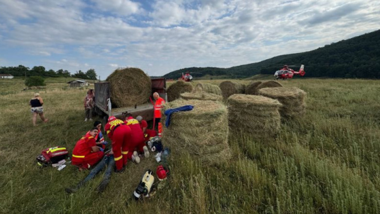 Intervenție dramatică: Două elicoptere SMURD mobilizate pentru un bărbat decedat sub greutatea unui balot de paie 1 doua elicoptere smurd chemate pentru un barbat care a murit dupa ce a cazut peste el un balot de paie 685302996ca8e