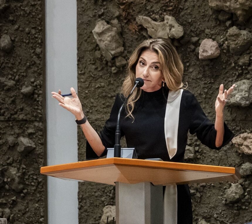 Partidul olandez de dreapta moderată exclude o colaborare cu Wilders, considerat „incredibil de lipsit de încredere” 1 dutch centre right party rules out coalition with unbelievably untrustworthy wilders 68480d2ad6cbd