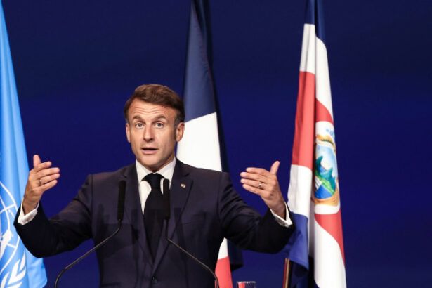 emmanuel macron contestarea prioritatii acordate climei este o greseala uriasa liderii lumii reuniti la nisa pentru unoc3 6845d41d6319e
