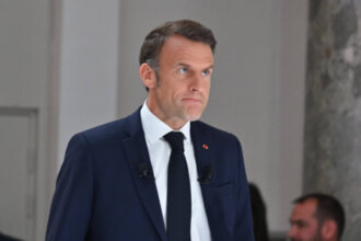 emmanuel macron face o vizita oficiala in groenlanda precizarile presedintiei franceze 6844273a37357