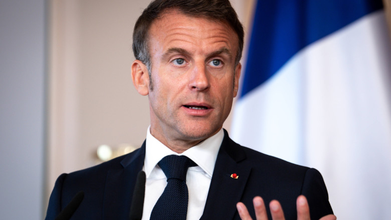 Emmanuel Macron îngrijorat de instabilitatea provocată de o posibilă schimbare de regim în Iran: „Cine consideră că intervenția din Irak în 2003 a fost o decizie înțeleaptă?” 1 emmanuel macron se teme de haosul unei schimbari de regim in iran crede cineva ca ce s a facut in irak in 2003 a fost o idee buna 685254e46152f