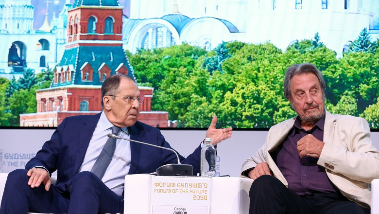 Errol Musk, Alex Jones și alte personalități occidentale se reunesc la Moscova pentru „Forumul Viziunii 2050”, explorând tema „MAGA în Rusia” 1 errol musk alex jones si alte figuri occidentale participa la forumul viitorului 2050 la moscova maga in rusia unul din subiecte 6847454413cc2