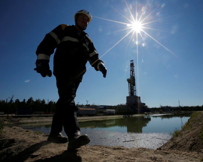 Comisia Europeană va sugera reducerea plafoanelor de preț pentru petrolul rusesc în noul pachet de sancțiuni 1 eu to propose lowering price cap on russian oil in new sanctions package 6848249f2e25a