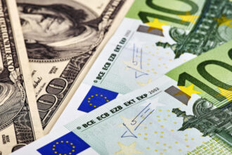 euro a ajuns la cel mai ridicat nivel fata de dolar din ultimii patru ani care este explicatia 684b1687a3bda