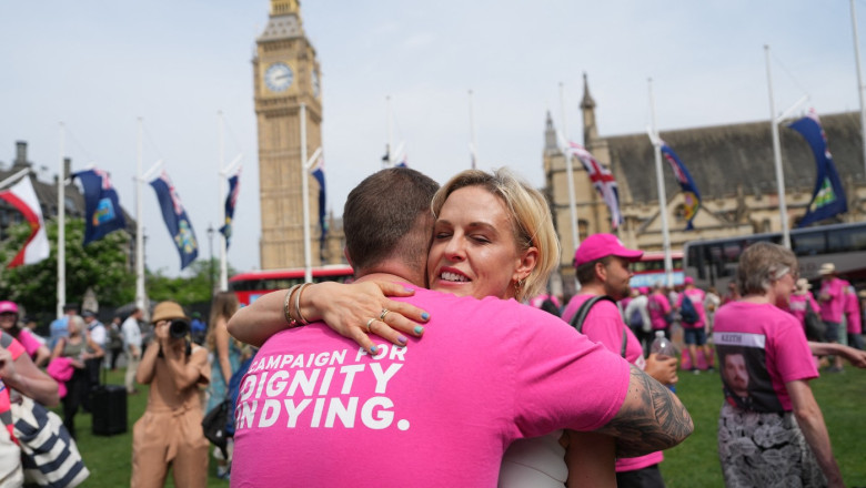 Eutanasia, la un pas de aprobarea legislativă în Marea Britanie. Inițiativa a obținut aviz favorabil în prima etapă a votului parlamentar 1 eutanasia aproape de legalizare in marea britanie proiectul de lege a trecut de primul vot in parlament 6855986e3c2a6