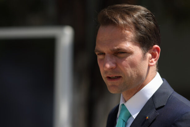 exclusiv cine sunt romanii care vor primi in continuare bani pentru plata facturii la curent burduja cardul de energie va fi alimentat lunar 6843ba3ce690c