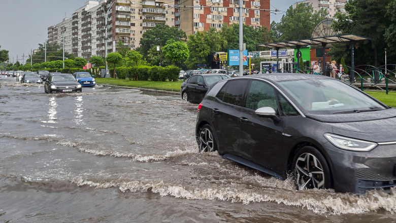 Furtuna devastatoare care a lovit Capitala, un avertisment pentru schimbările climatice. Roxana Bojariu: „Ploile nu ne vor ocoli”. Ce ne așteaptă săptămâna viitoare 1 exclusiv furtuna care a inundat capitala semn al schimbarilor climatice roxana bojariu nu vom scapa de ploi ce urmeaza saptamana viitoare 6848610a37933