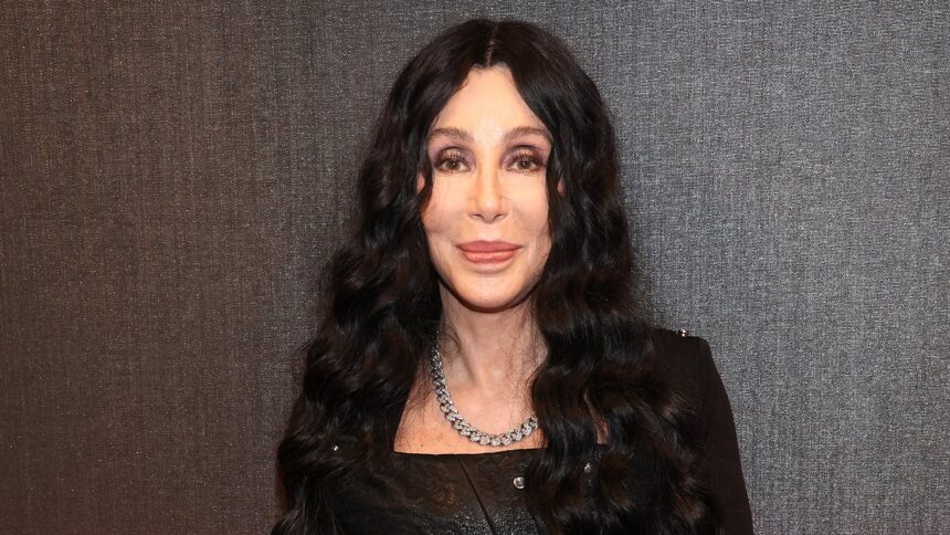 Cher, implicată în divorțul tumultuos al fiului său, Elijah Blue Allman, în timp ce fosta soție atacă fondurile de încredere ale familiei. 1 exclusivecher dragged into troubled son elijah blue allmans divorce as ex wife slams his familys trust funds 685c6d8e08836